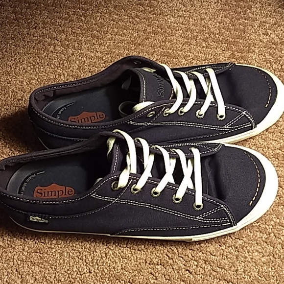 Simple Sneakers - Picture 2 of 2